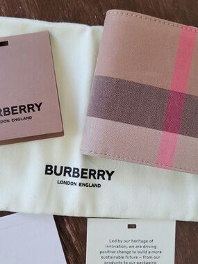 Brand New Authentic Burberry Pink Beige Plaid Bi-Fold Wallet